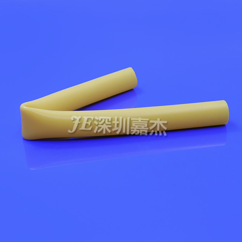 少萝被插湿屁股视频双色硅胶管